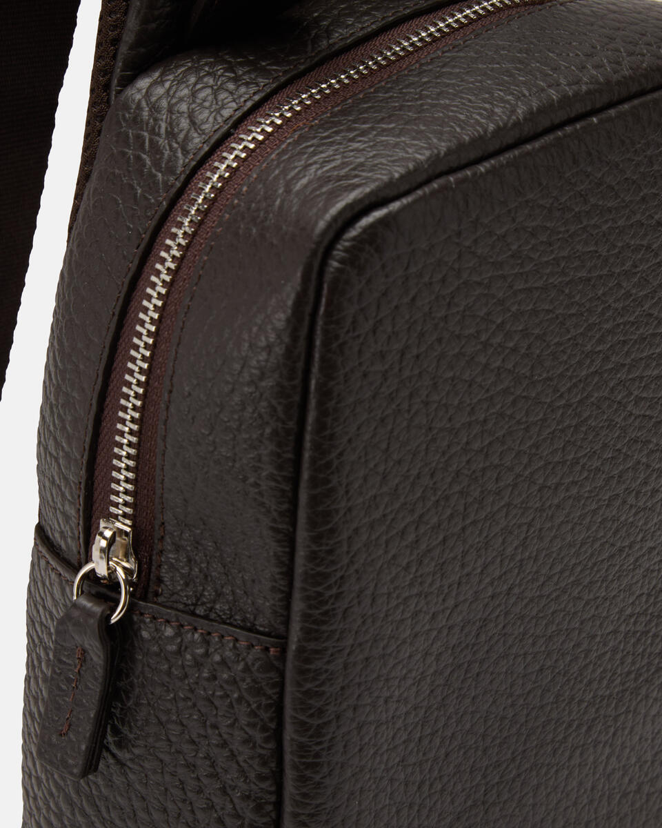 BRAD SLING BAG